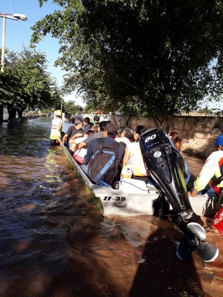Rescatistas de Puerto Vallarta apoyan a comunidades afectadas de Nayarit