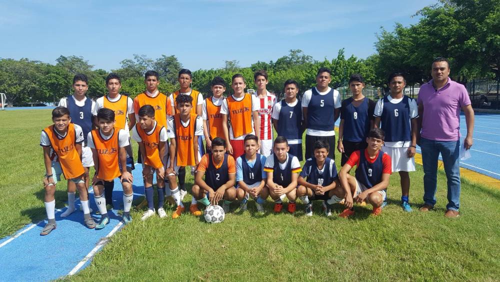 Más de 350 niños y jóvenes participan en visoría del club Chivas