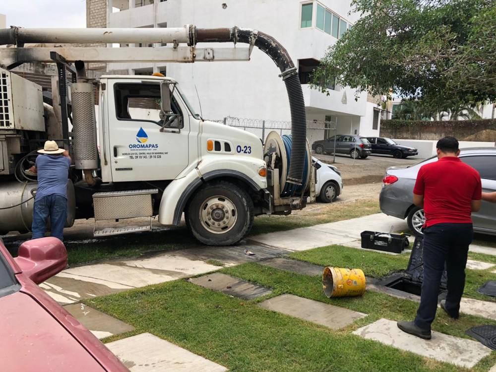 OROMAPAS soluciona el derrame de aguas residuales en la Cruz de Huanacaxtle