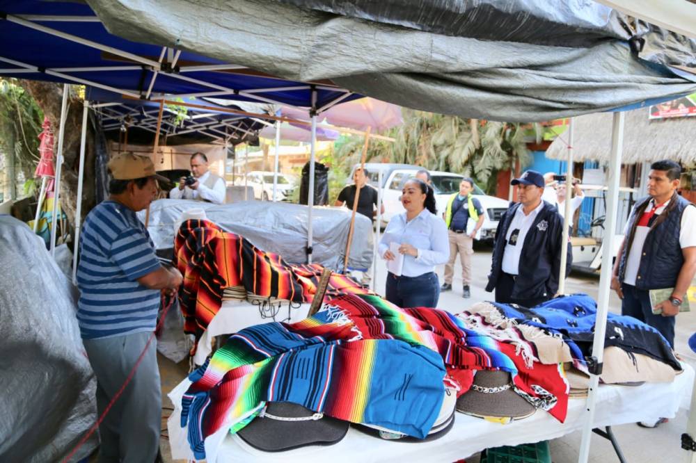 Continuan opertativos de regularización de ordenamiento para Comercio en Sayulita