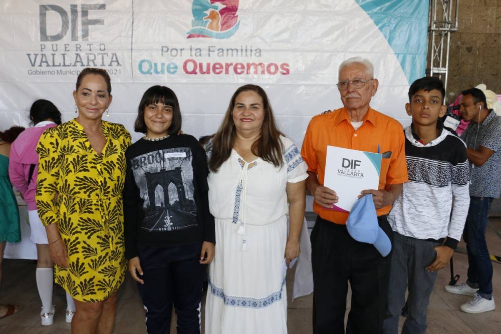 Becas Padrino un gran apoyo para  Familias Vallartenses
