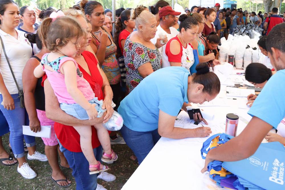 Entrega DIF Bahía despensas a 937 familias Entrega DIF Bahía despensas a 937 familias