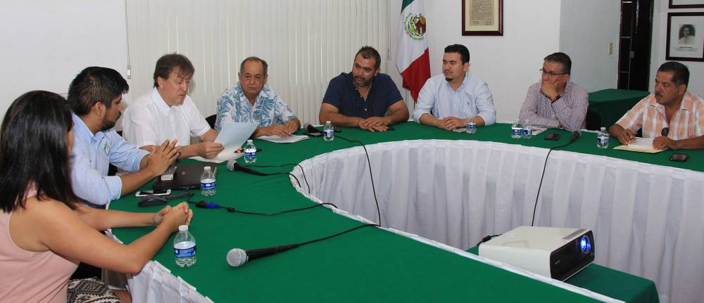 Funcionario del INSUS y de ayuntamiento de PV discuten sobre uso de suelo