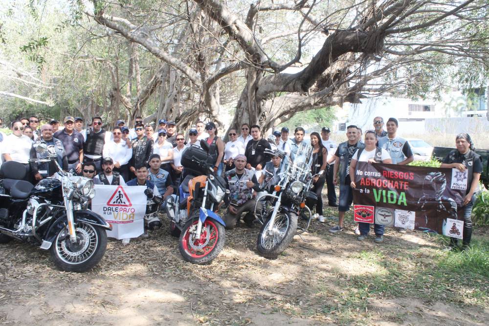 Trabajan clubes de motociclistas y agentes viales por la seguridad