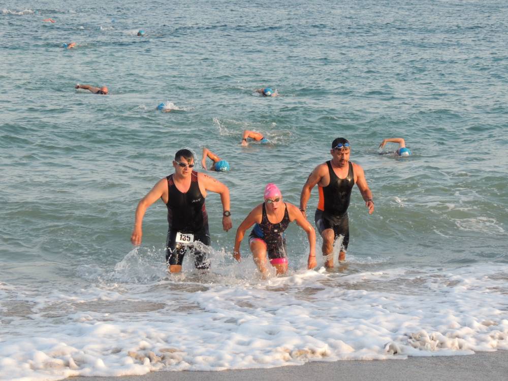 Participaron 300 deportistas locales en el Acuatlón Vallarta