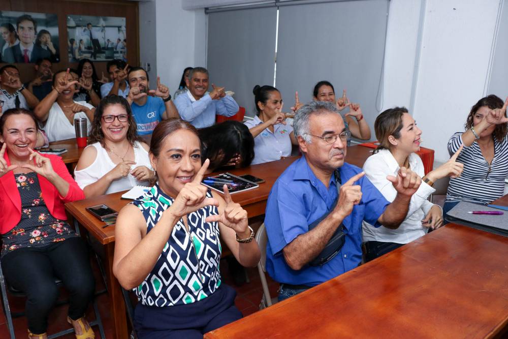 El programa «Oficina Incluyente» capacita a servidores públicos en lenguaje de señas