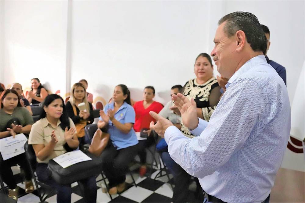Bahía de Banderas apoya el talento de jóvenes emprendedores Bahía de Banderas apoya el talento de jóvenes emprendedores