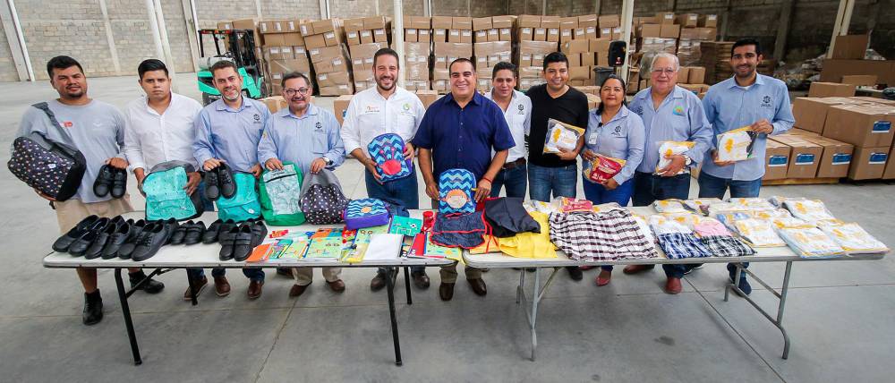 Preparan entrega de apoyos escolares por parte del Gobierno Vallartense 1 apoyos escolares