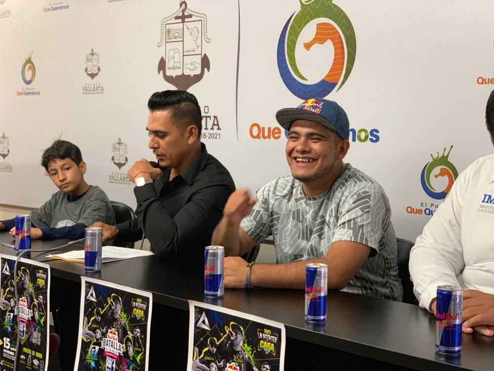 Aczino presente en la Batalla de Gallos de Red Bull 2 Bat2