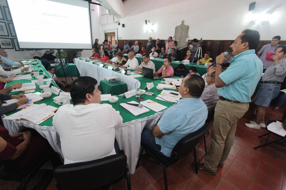 El pleno del Ayuntamiento respaldo unánime al alcalde para más obras