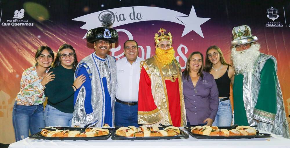 Celebra DIF Caravana de los Reyes Magos