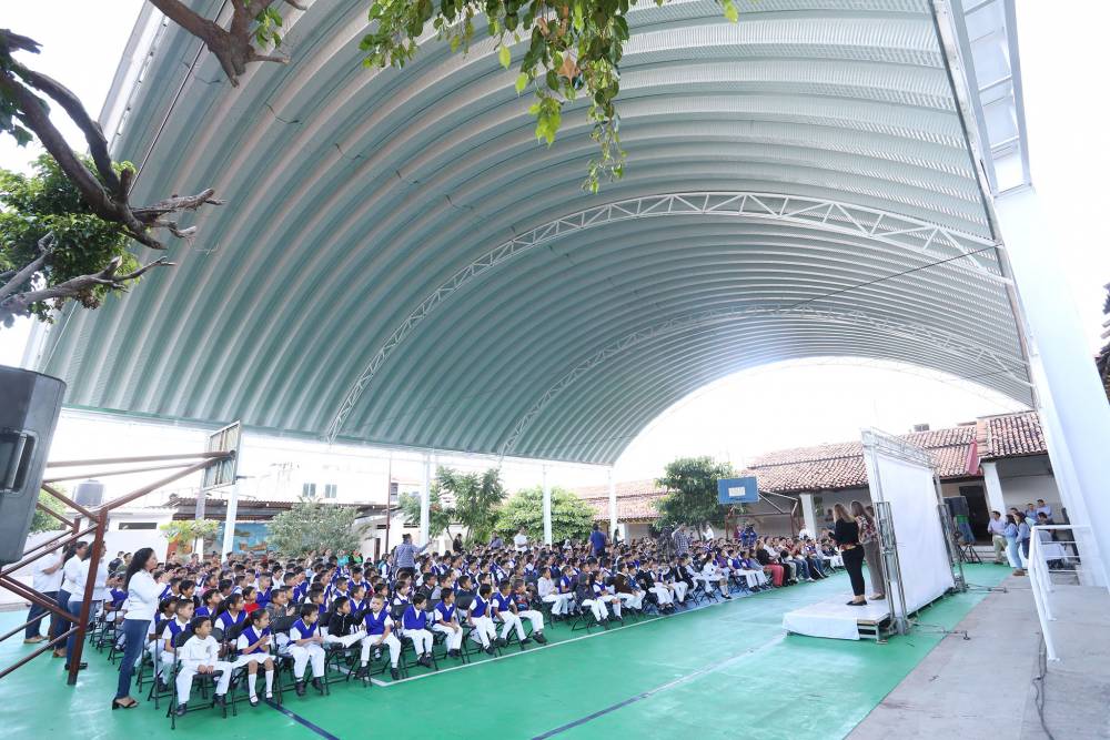 Inauguran domo de cancha deportiva en la escuela 20 de Noviembre Inauguran domo de cancha deportiva en la escuela 20 de Noviembre