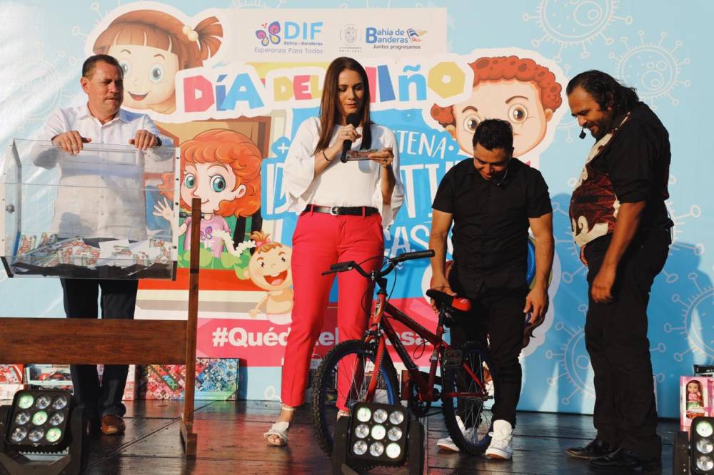 Festejaron a las niñas y niños de Bahía de Banderas