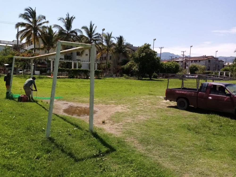 COMUDE retira temporalmente porterías de canchas deportivas