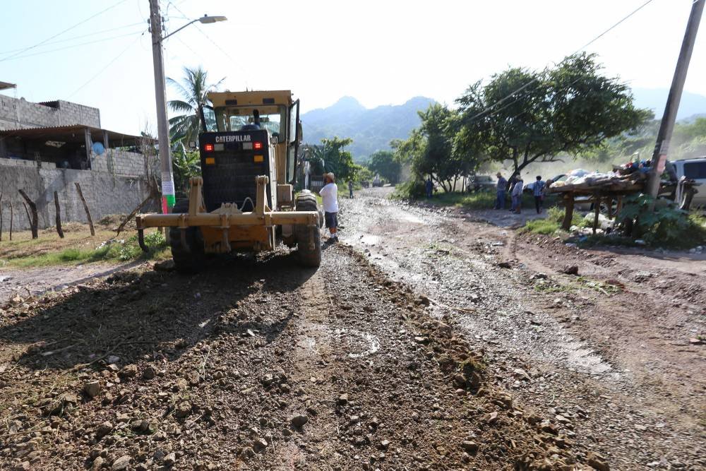 Intensifican reparación de calles en zonas afectadas por lluvias