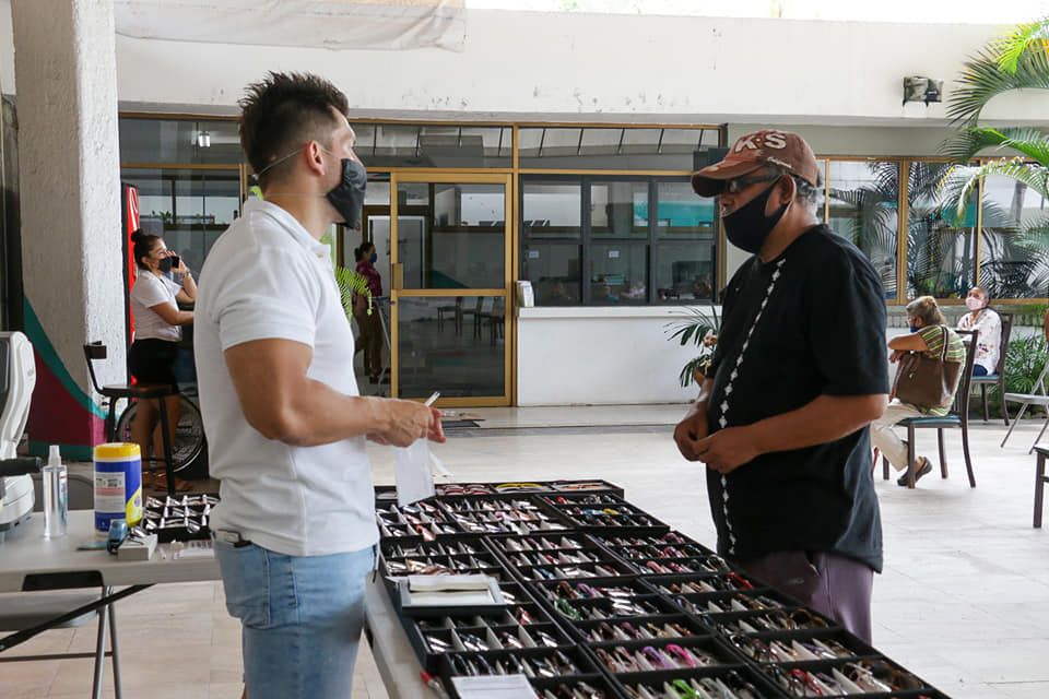 Con lentes a bajo costo apoya DIF a personas que lo requieran Con lentes a bajo costo apoya DIF a personas que lo requieran