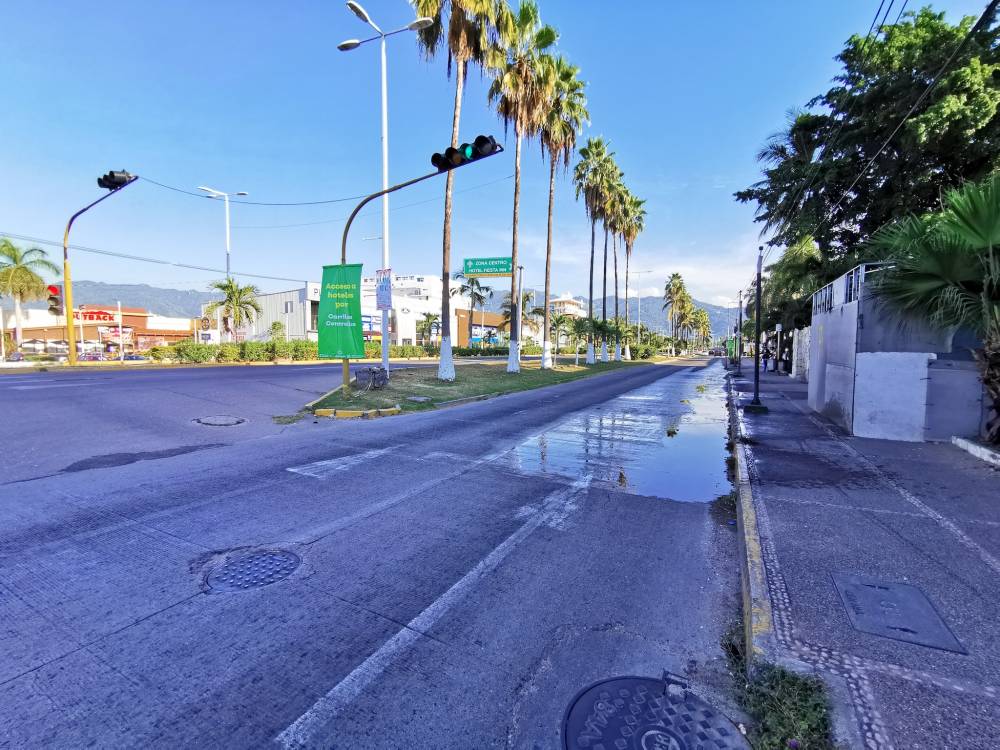 Reparará SEAPAL tubería de agua potable en avenida de ingreso Reparará SEAPAL tubería de agua potable en avenida de ingreso