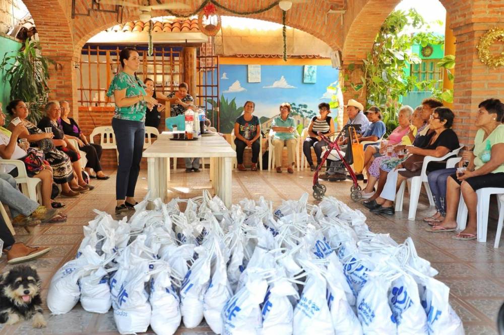 DIF agradece el trabajo de la Coordinación de Alimentación DIF agradece el trabajo de la Coordinación de Alimentación