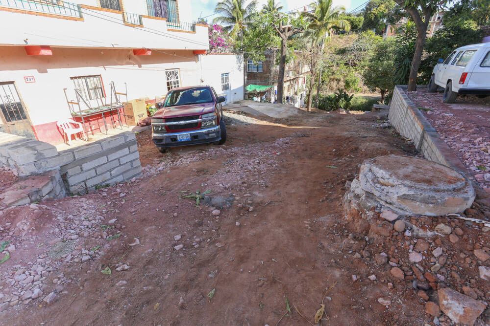 Celebran vecinos de calle Avenida contar con una vialidad digna Celebran vecinos de calle Avenida contar con una vialidad digna