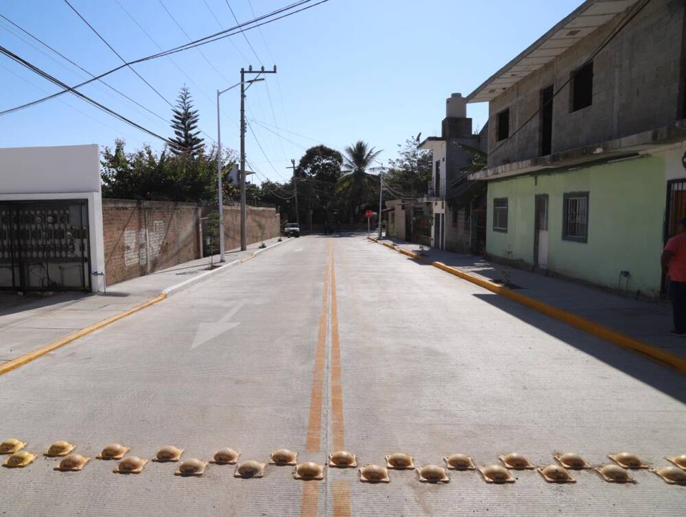 Rehabilitan las calles Puesta del Sol y Montaña en Mezcales