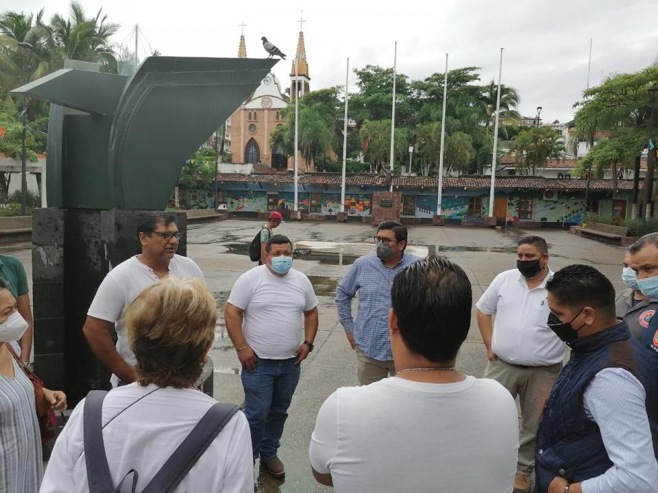 Instalan temporalmente en Parque Hidalgo 58 locatarios del Cuale