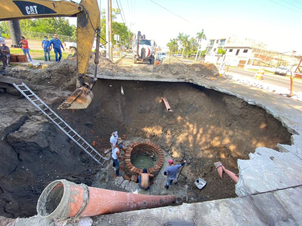 Trabajan en compactación y relleno de socavón en San José del Valle Trabajan en compactación y relleno de socavón en San José del Valle