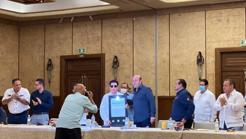 Entregan reconocimiento al Secretario General de la CTM Jalisco, Rafael Yerena Zambrano