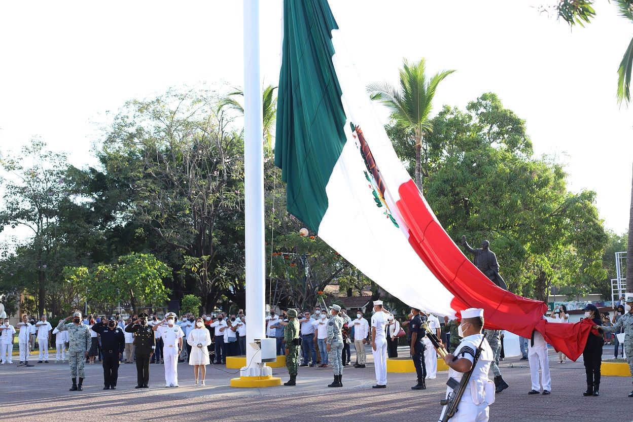 Conmemoran el Día de la Bandera en Puerto Vallarta Conmemoran el Día de la Bandera en Puerto Vallarta
