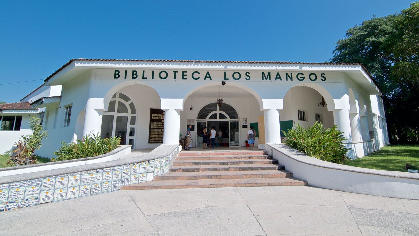 Biblioteca Los Mangos realiza su tradicional subasta anual