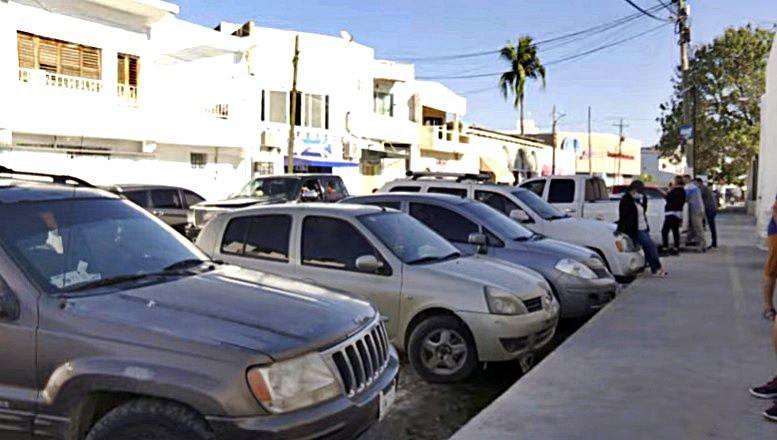 No respetan estacionamiento en la clínica 42 del IMSS