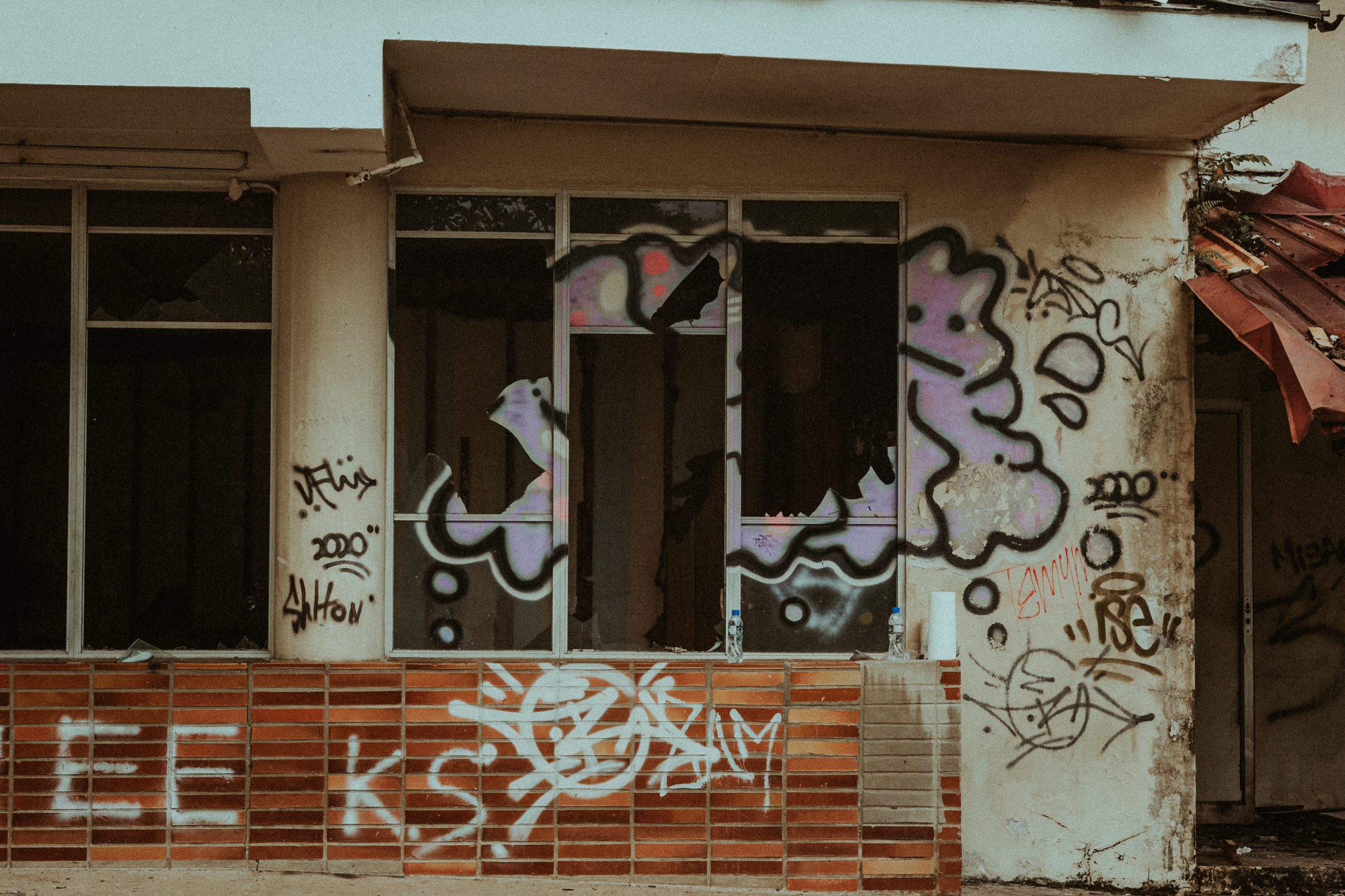 Pide Michel «estar más alertas» en zona centro por los graffitis