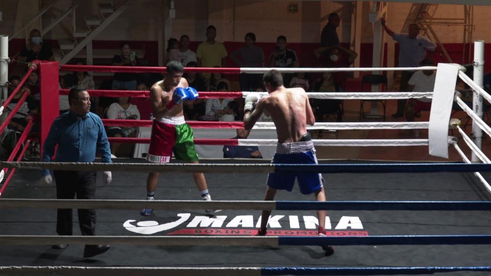 Boxeo: El vallartense “Pika” Becerra sale con la mano en alto, ganó por K.O.