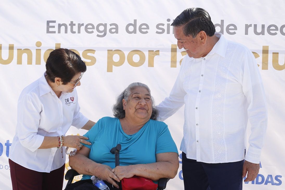 Donan sillas de ruedas a personas con discapacidad Donan sillas de ruedas a personas con discapacidad