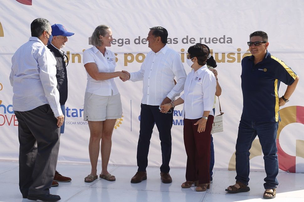 Donan sillas de ruedas a personas con discapacidad 3 sillas de ruedas