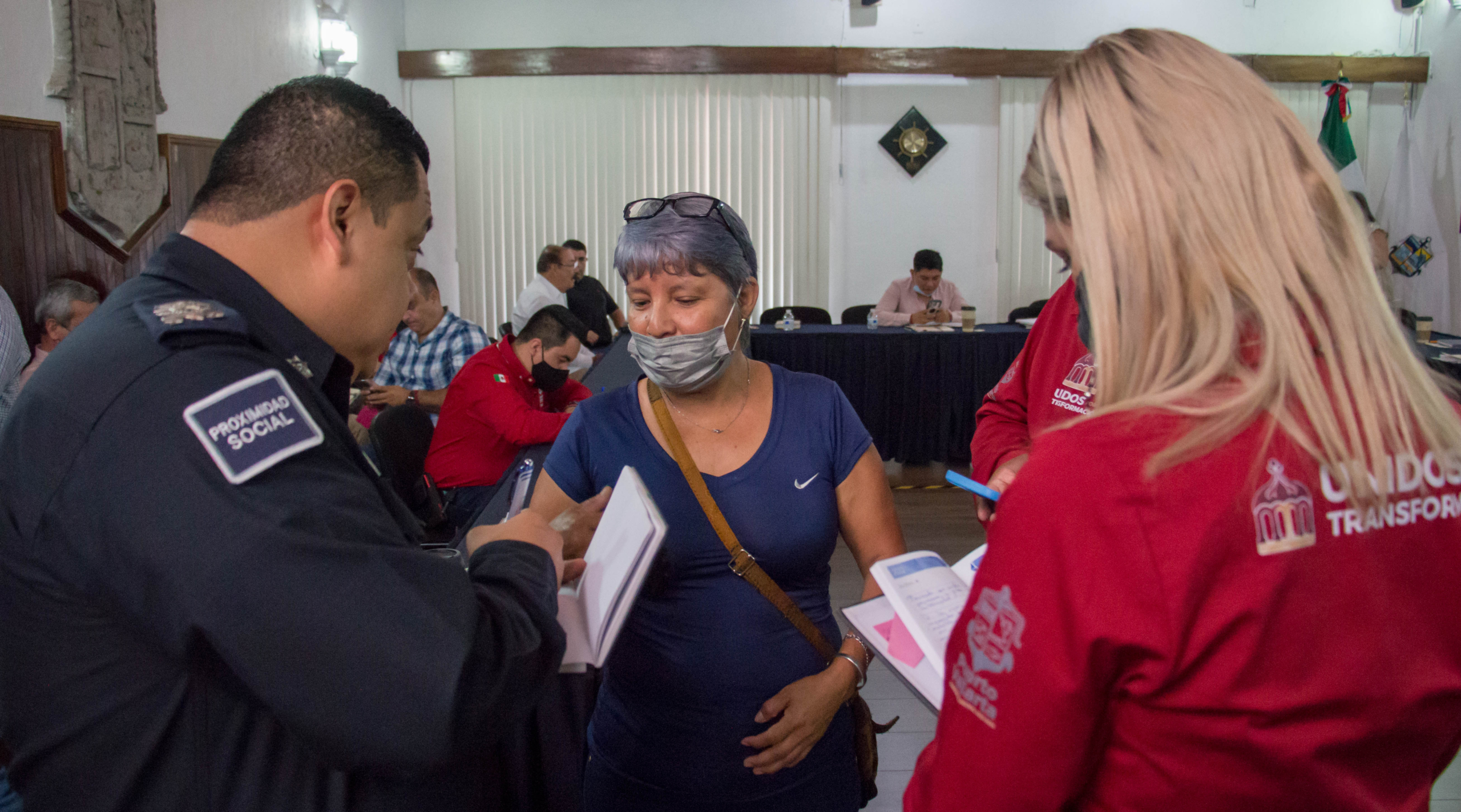 El Profe Michel escucha y atiende a los vallartenses 4 Profe Michel