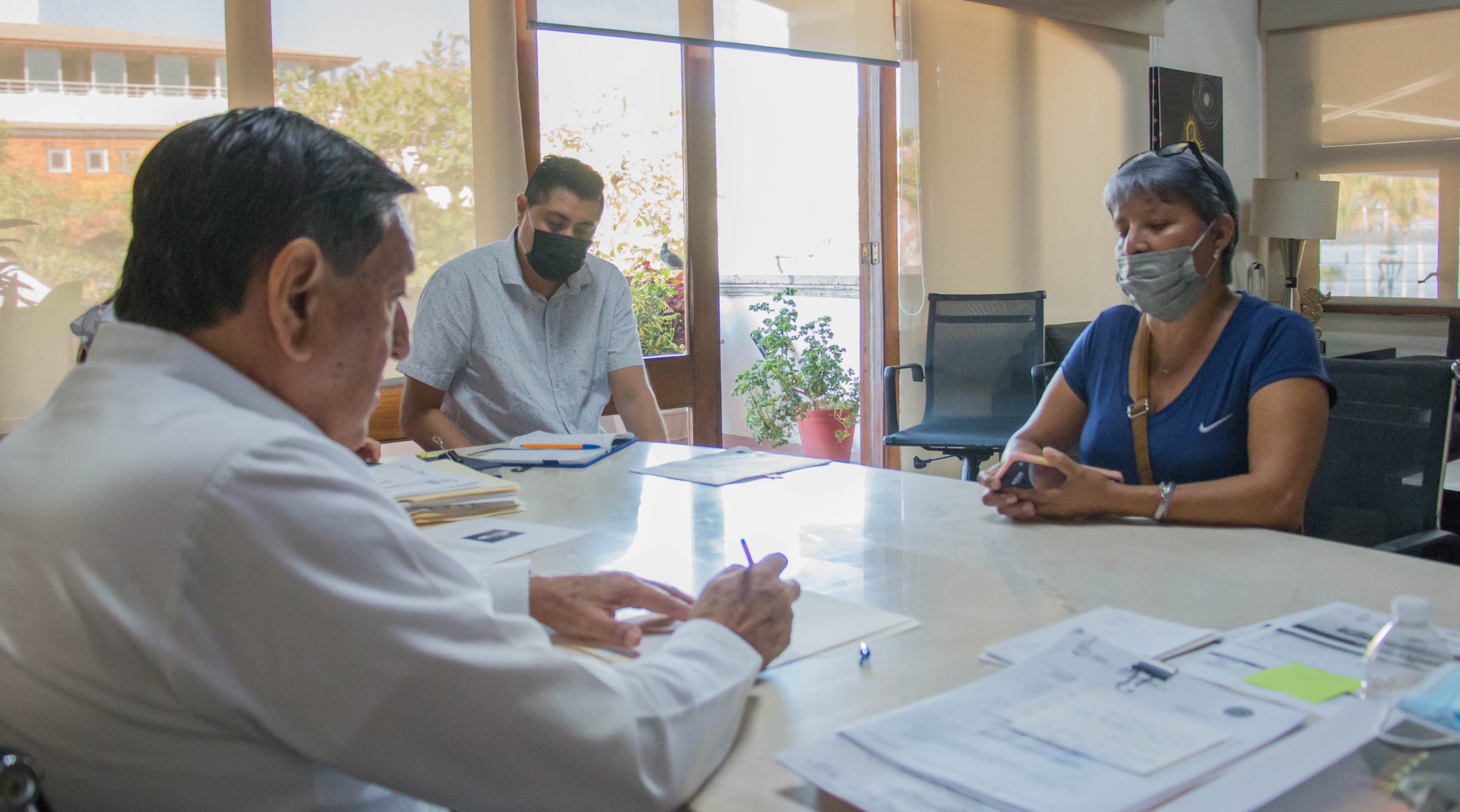 El Profe Michel escucha y atiende a los vallartenses 3 COMUNICADO 521 4 scaled