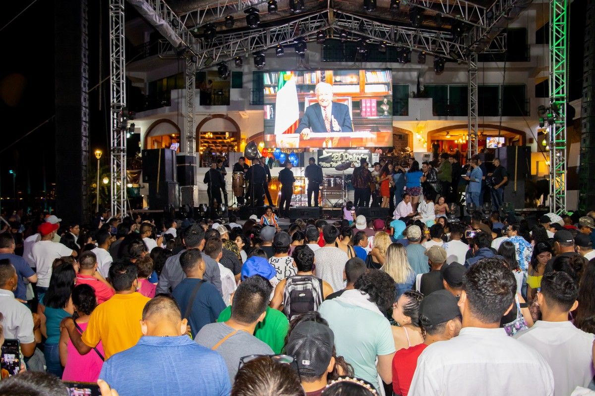Celebran más de 20 mil personas en Puerto Vallarta la ratificación de AMLO Celebran más de 20 mil personas en Puerto Vallarta la ratificación de AMLO