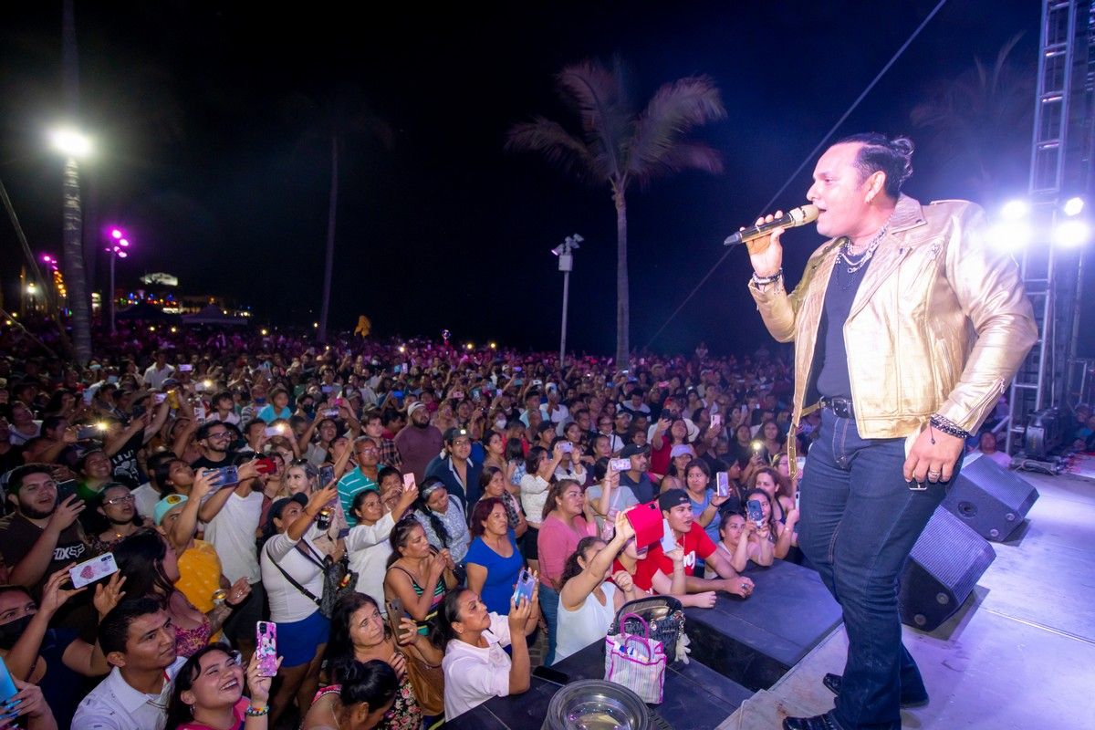 Celebran más de 20 mil personas en Puerto Vallarta la ratificación de AMLO 3 QUE SIGA LA DEMOCRACIA 3 1