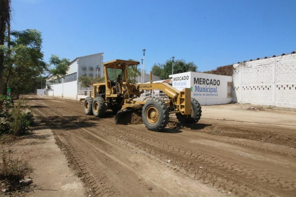 Se mejora calle de ingreso del Mercado Municipal de Bahía Se mejora calle de ingreso del Mercado Municipal de Bahía
