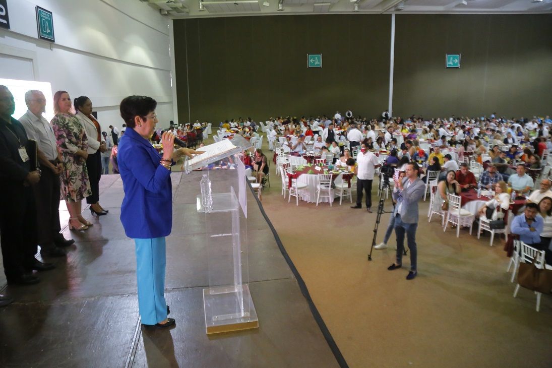 Celebra ayuntamiento a los maestros de Puerto Vallarta 9 maestros
