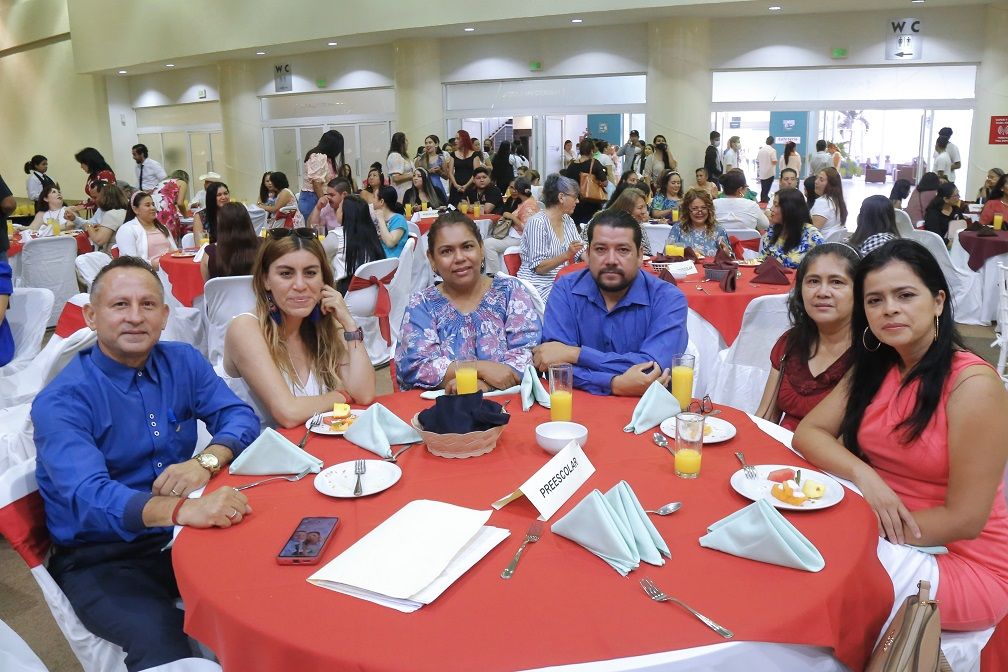 Celebra ayuntamiento a los maestros de Puerto Vallarta 2 maestros