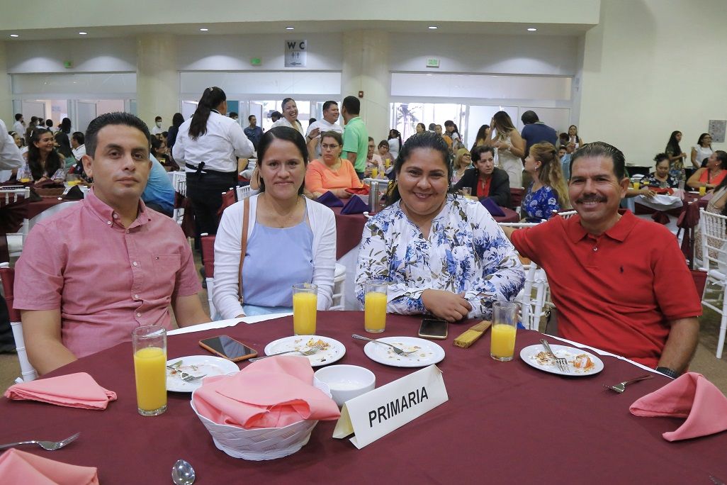 Celebra ayuntamiento a los maestros de Puerto Vallarta 1 COMUNICADO 571 15