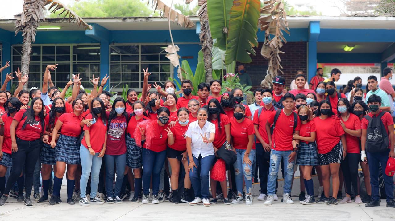 Participa Mirtha Villalvazo en la Semana Cultural del CETMAR 2 CETMAR