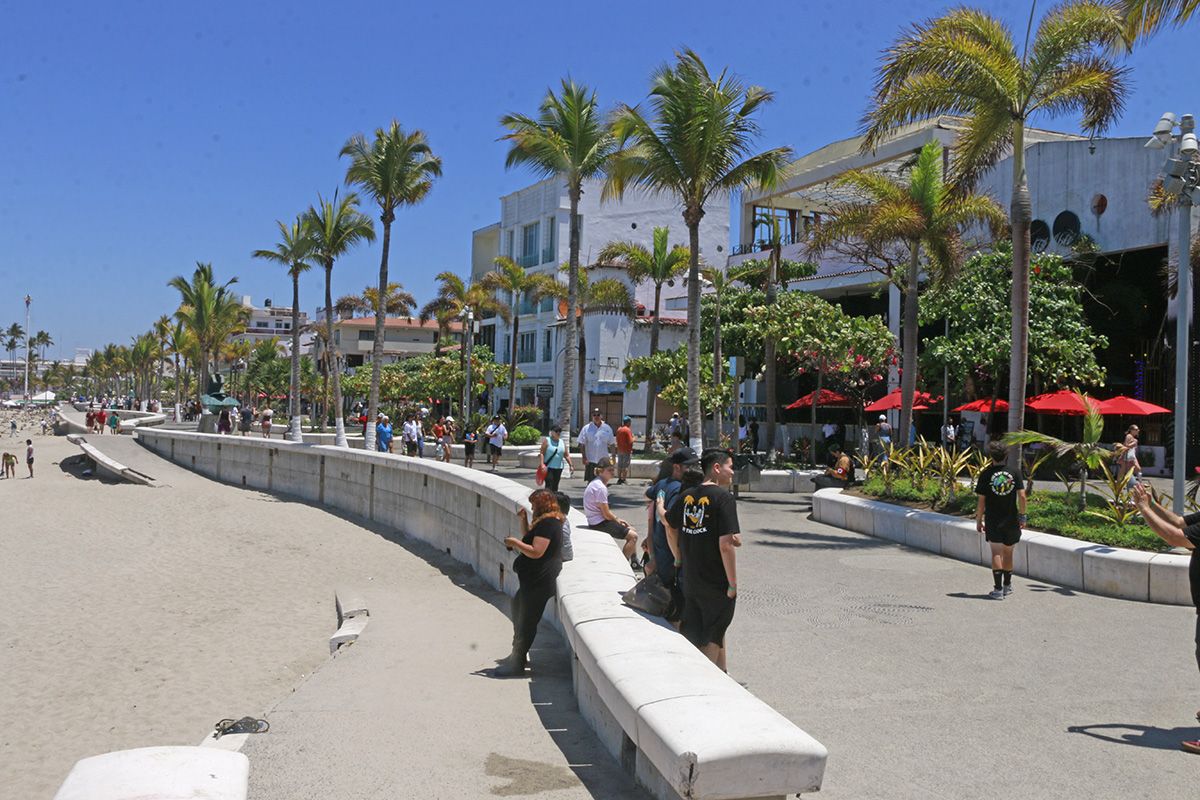 Empresarios de Puerto Vallarta apoyan dejar de usar el cubrebocas