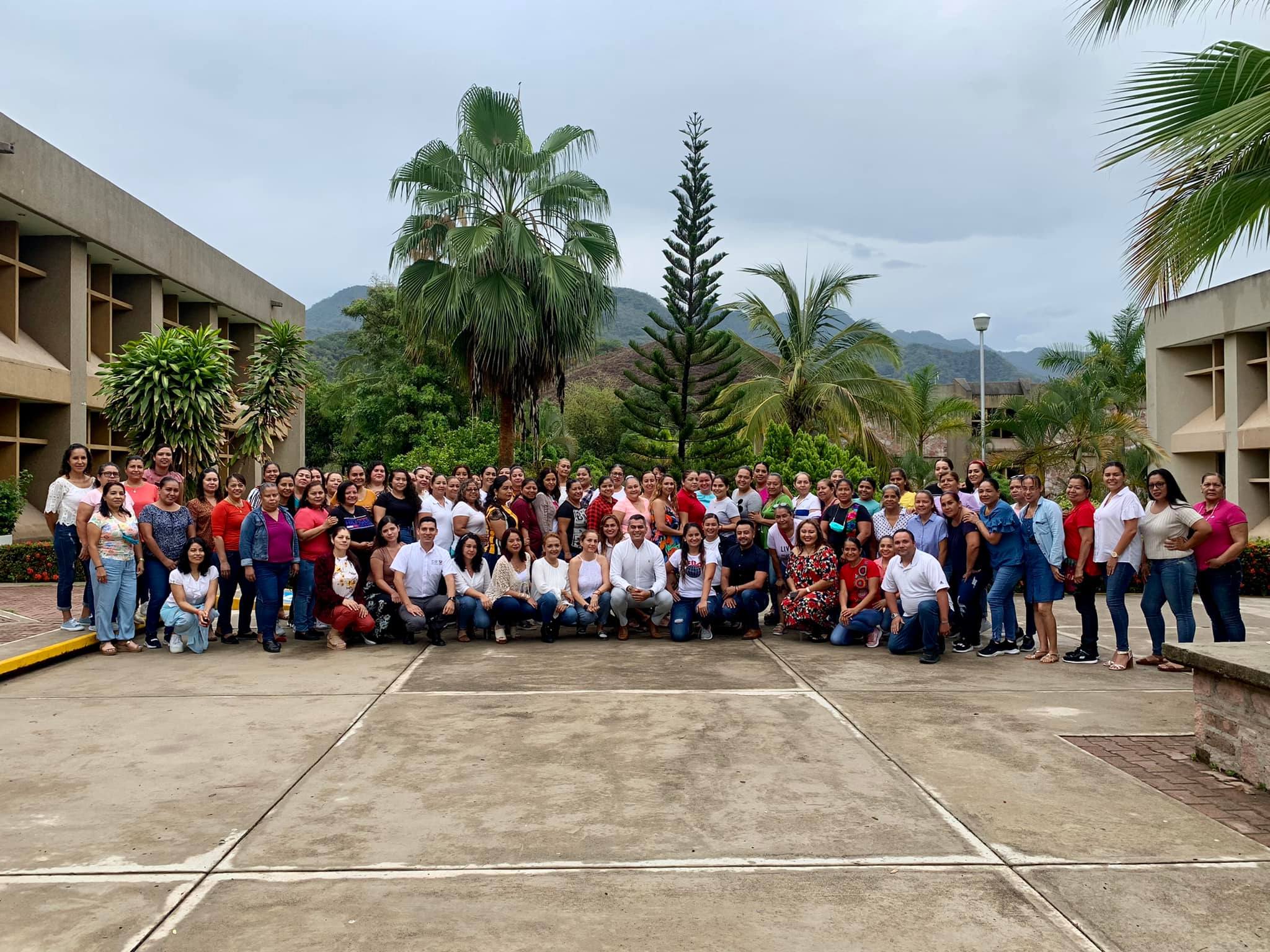 Capacitan a educadoras de CADI´S y padres de familia 4 CADI´S