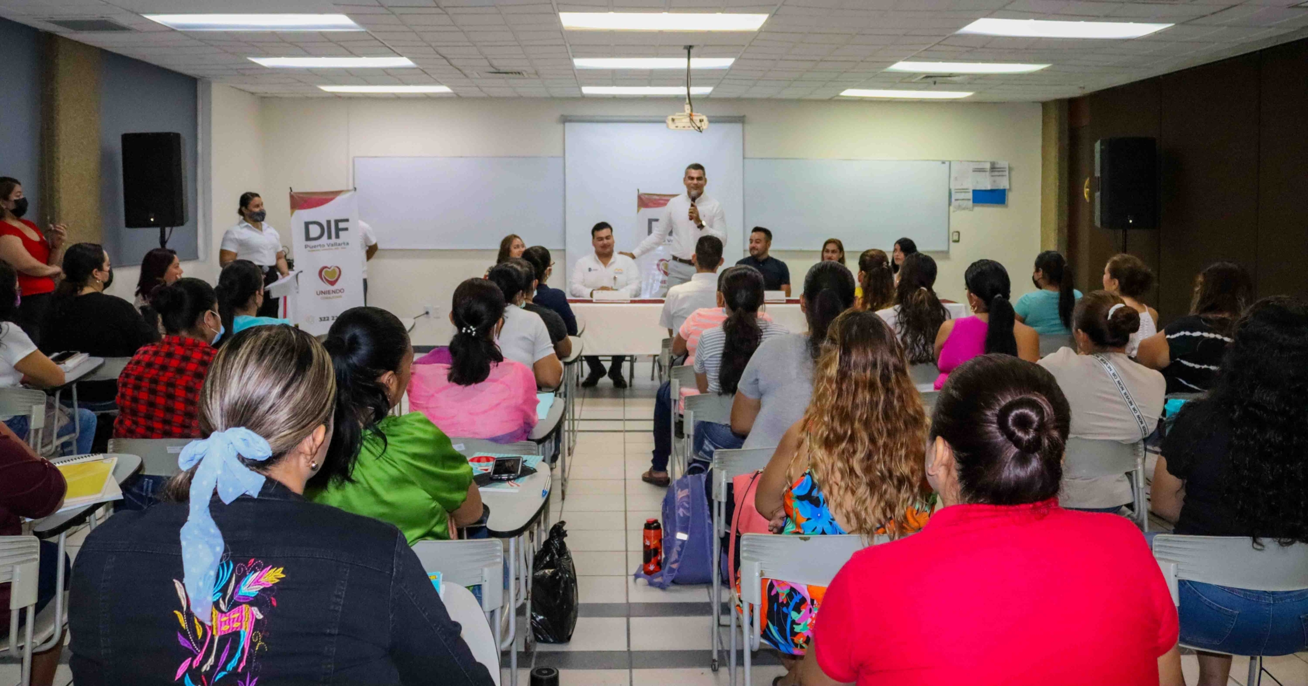 Capacitan a educadoras de CADI´S y padres de familia 3 CADI´S