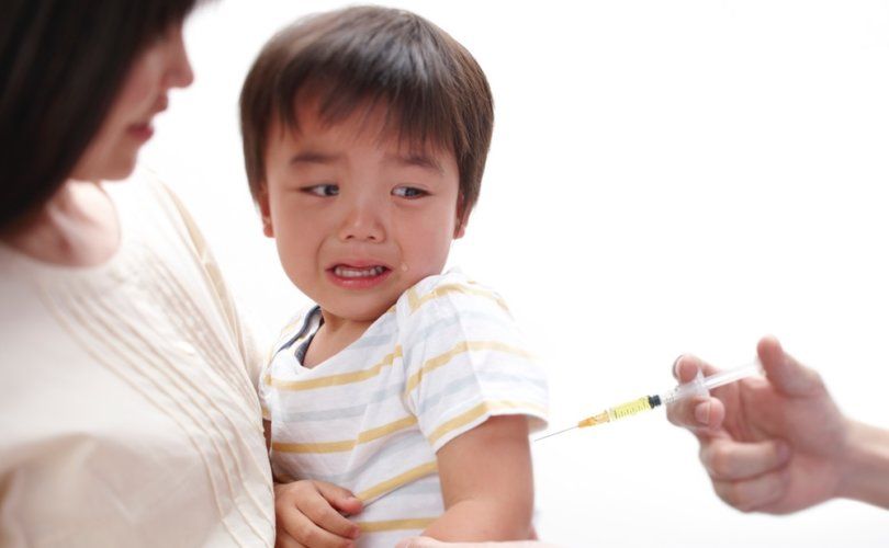 58 bebés sufrieron efectos adversos que pusieron en peligro su vida tras vacunarse contra el covid, revela informe