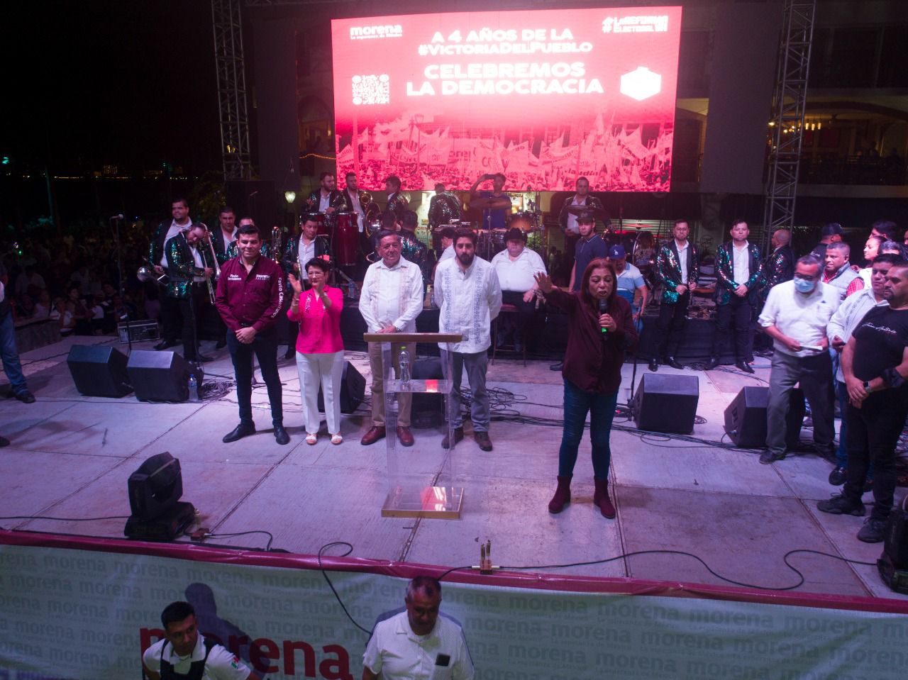 20 mil vallartenses festejan 4 años del triunfo de Morena 8 morena