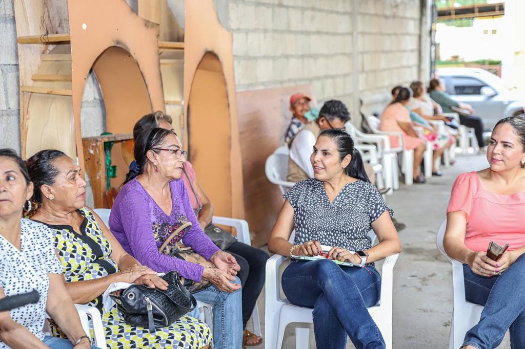 Mirtha Villalvazo respalda a los adultos mayores de San Juan de Abajo 1 adultos mayores