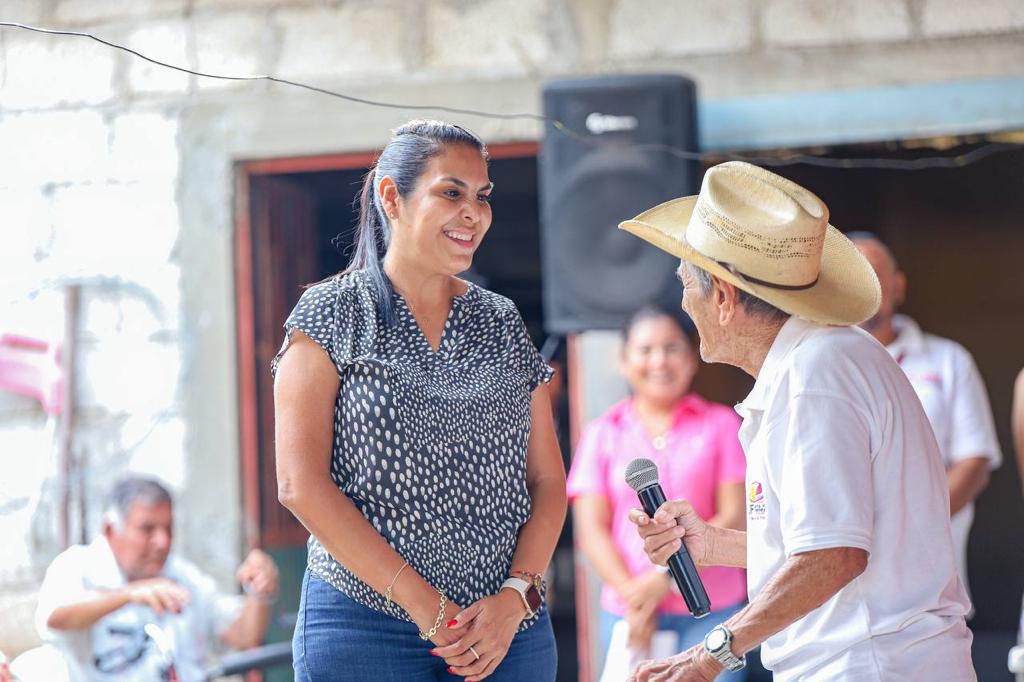 Mirtha Villalvazo respalda a los adultos mayores de San Juan de Abajo Mirtha Villalvazo respalda a los adultos mayores de San Juan de Abajo